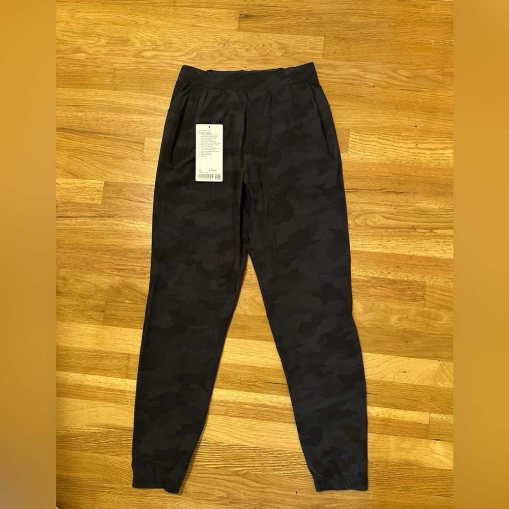 Lululemon Mens Surge Joggers-XS-Heritage Black Camo-EUC